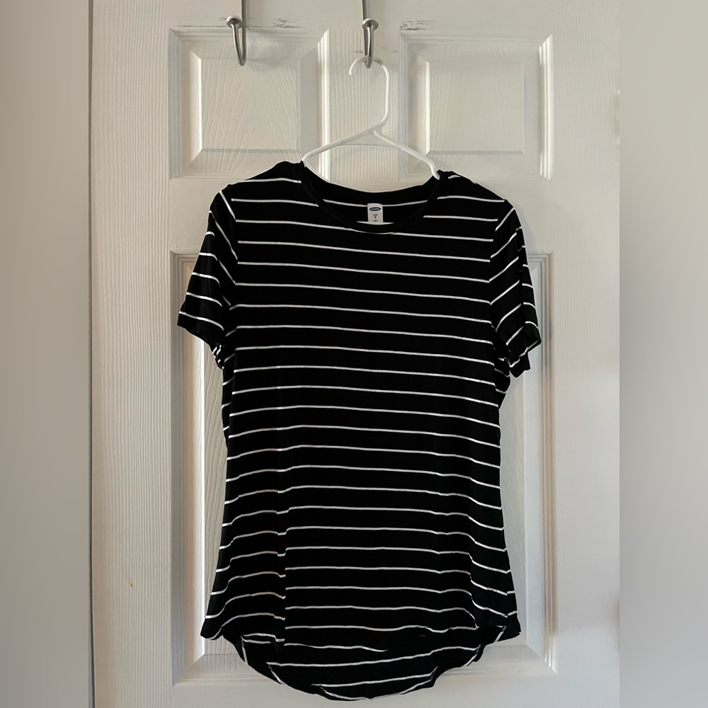Old Navy Luce Crewneck Short-Sleeve T-Shirt in Black & White Stripes Size Medium